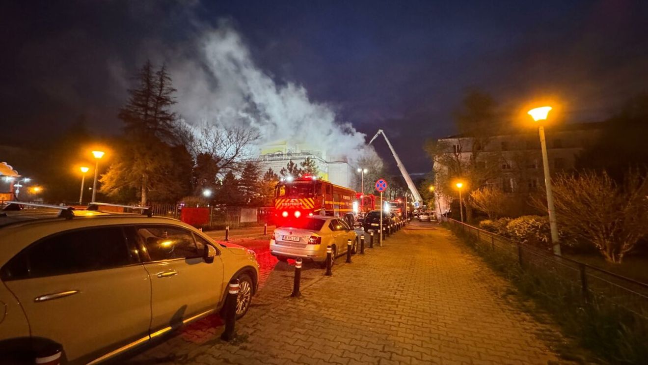 BREAKING! A ars Teatrul Masca din București. Incendiu de proporții
