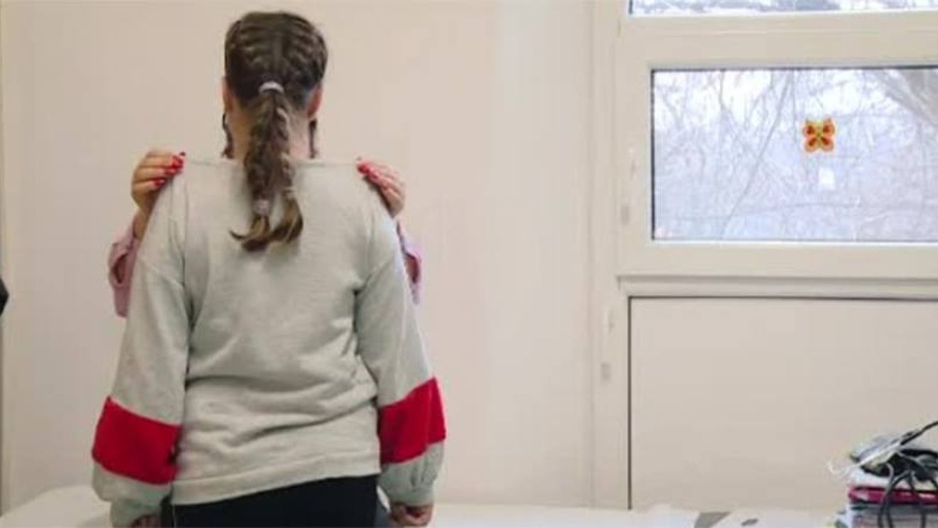 Alertă în România! Efectele hormonilor din carne. Fetiță de 10 ani, ”îmbătrânită” de alimentație cu 2 ani