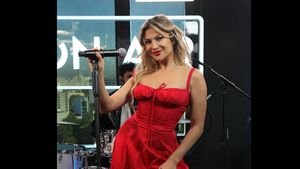 Lora, hărțuită de un antrenor de fotbal! L-a făcut de râs în public, cum a încercat să o cucerească