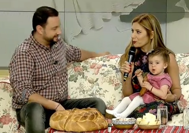Amalia Enache este foarte fericită de când a devenit pentru prima dată mămică şi îi dedică tot timpul liber micuţei sale.