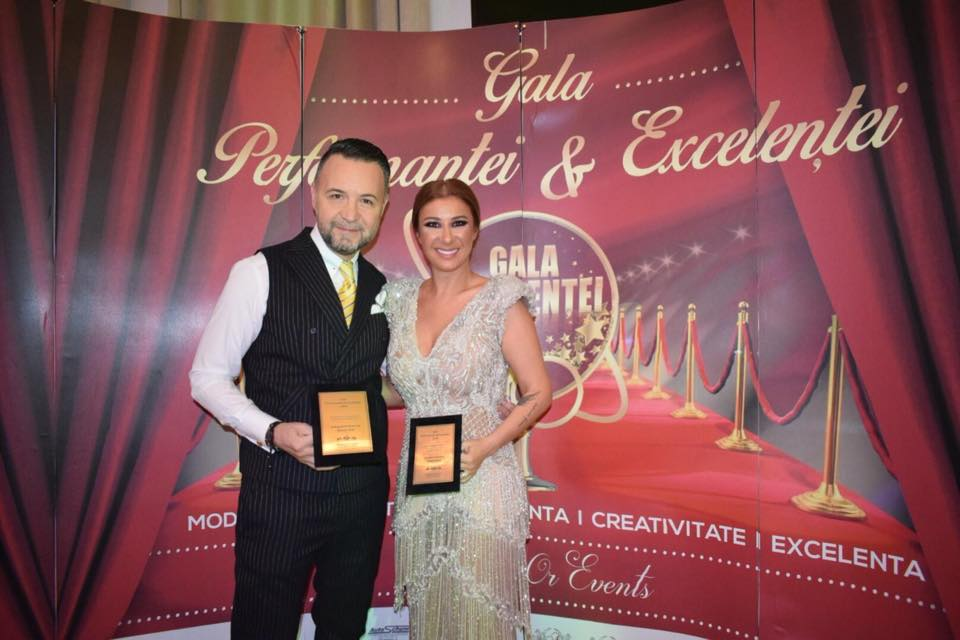 Anamaria Prodan a purtat o rochie extrem de elegantă, dar transparentă! Gafa făcută de soția lui Reghe când a primit un premiu important în cariera ei