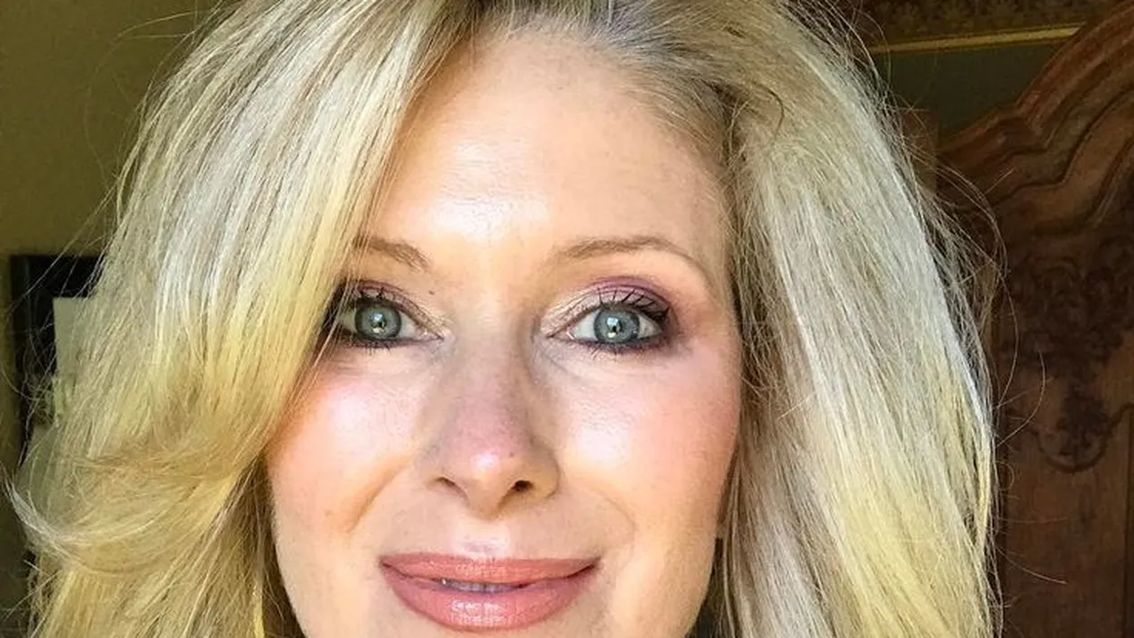 Incredibil cum arată această femeie la 62 de ani! Toată lumea a fost şocată să afle că e bunică