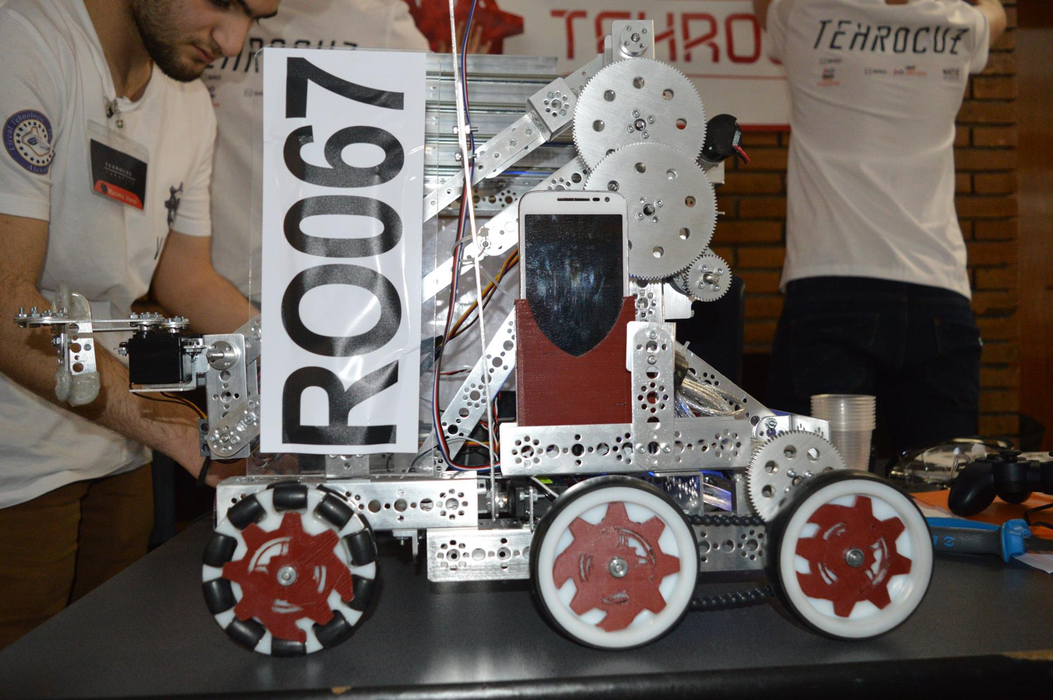 Robotul Cuza, în toată splendoarea lui