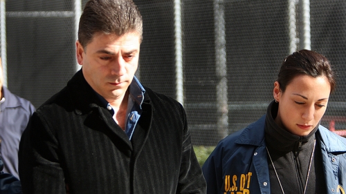 Capul unei familii aparţinând Mafiei din New York a fost ucis în faţa reşedinţei sale