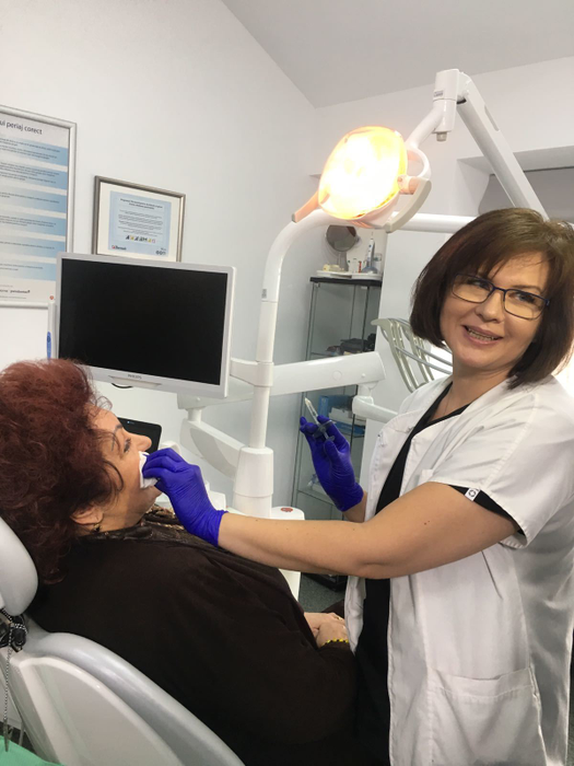 Elena Merisoreanu a apelat la operaţii estetice! Iată primele imagini cu artista după intervenţie!