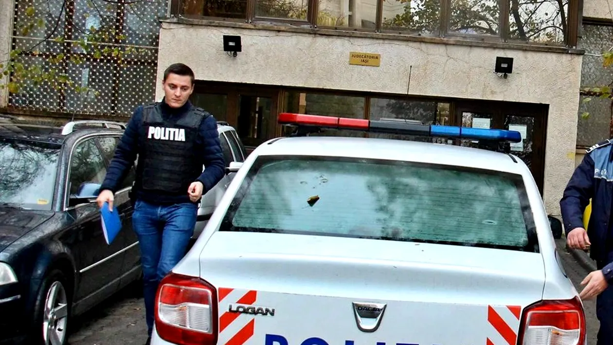 Polițistul din imagine, la un pas să fie linșat de mai mulți interlopi din Iași! Ce a făcut Romulus Simion pentru a scăpa