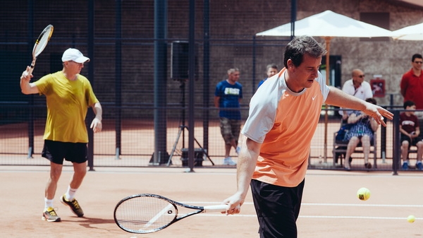 Joaca tenis doar de cativa ani, insa s-a ridicat la nivelul lui Andrei Pavel. Actorul Horatiu Malaele a transpirat pe teren