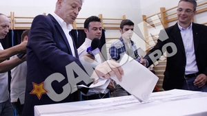Primarul Sorin Oprescu a votat la Scoala Nr. 17, la ora 9.00: "A fost un vot mai mult sentimental, din dragoste pentru Bucuresti"