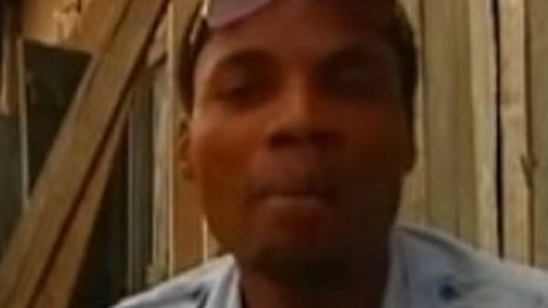 VIDEO Manca din gunoaie, in Nigeria, iar acum canta pe scenele din Londra