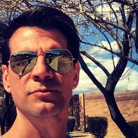 Cum arată și cu ce se ocupă acum Daniel Robu. În 2000, când cânta cu Silvia în De La Vegas, era unul dintre cei mai apreciați artiști și doriți burlaci din România