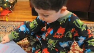 VIDEO Un copil işi pierde cumpatul cand vede ce i-a adus Moşu'!