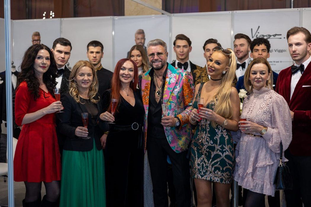 Cătălin Botezatu, show la evenimentul Wondder Events Fair, de la Cluj. Oana Boc, soția edilului de la Cluj, Emil Boc, și prietenele sale au venit să-l susțină pe designer