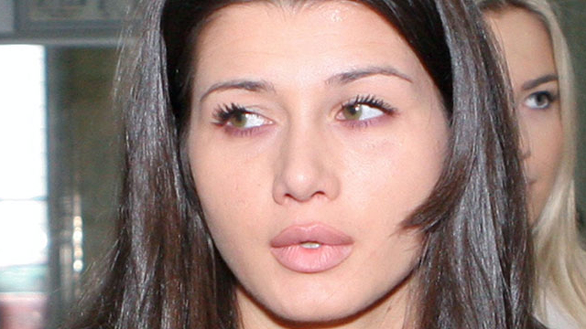 Ce burtica mare are Elena Basescu! Uite ce rochie sexy a purtat la nunta Robertei Anastase