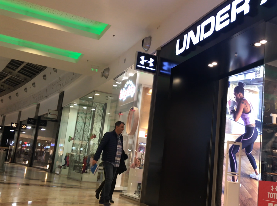 Lucian Mîndruță și soția, repriză de shopping