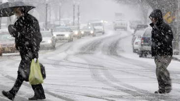 Încă nu scăpăm complet de iarnă! Meteorologii avertizează: în weekend se întorc ploile şi ninsorile