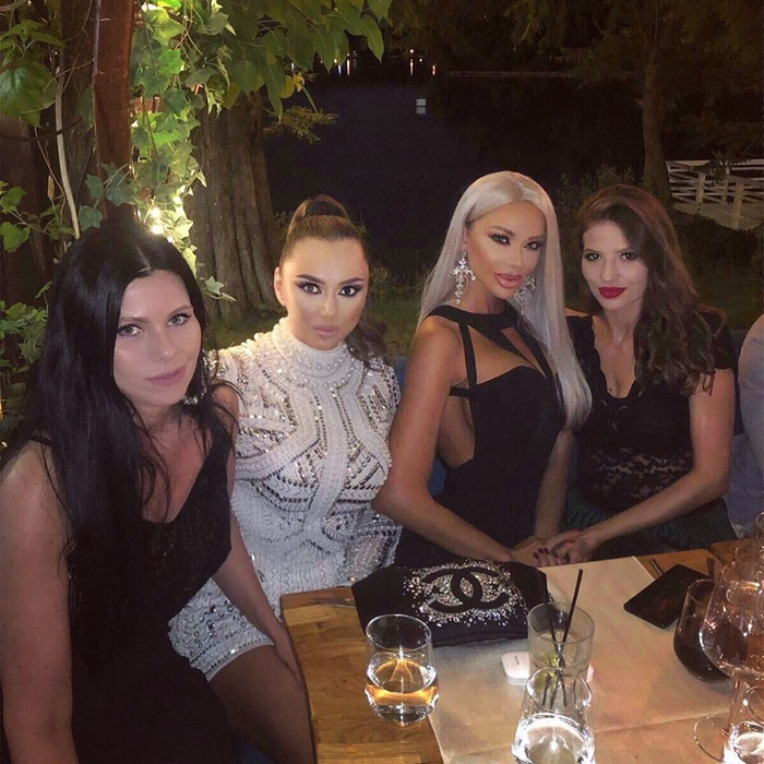 Bianca Drăgușanu și Alex Bodi, săruturi și atingeri fierbinți în public. Avem imaginile cu cei doi