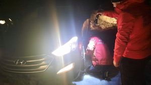Teribilism. Au plecat la munte cu anvelope de vară și au rămas blocați