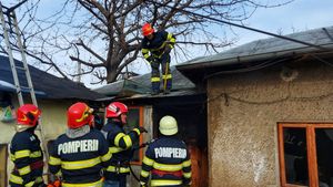 Incendiu de proporții la o casă din Giurgiu, după ce o tânără a încercat să aprindă focul în sobă
