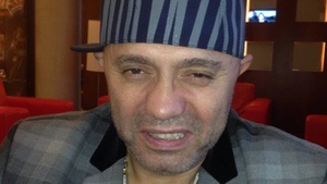 Aparitie soc la TV ! Manelistul Nicolae Guta a venit imbracat precum Buddha ca sa scape de gura Narcisei!