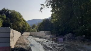 Poveștile tragice au acum final fericit: Comunități salvate de calamități, cu ajutorul Companiei Naționale de Investiții