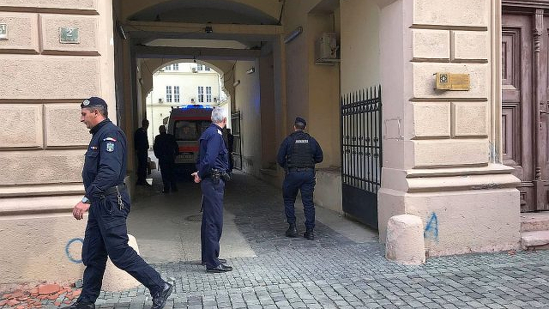 Un bărbat a încercat să-și dea foc în fața Tribunalului Timiș! Care este motivul