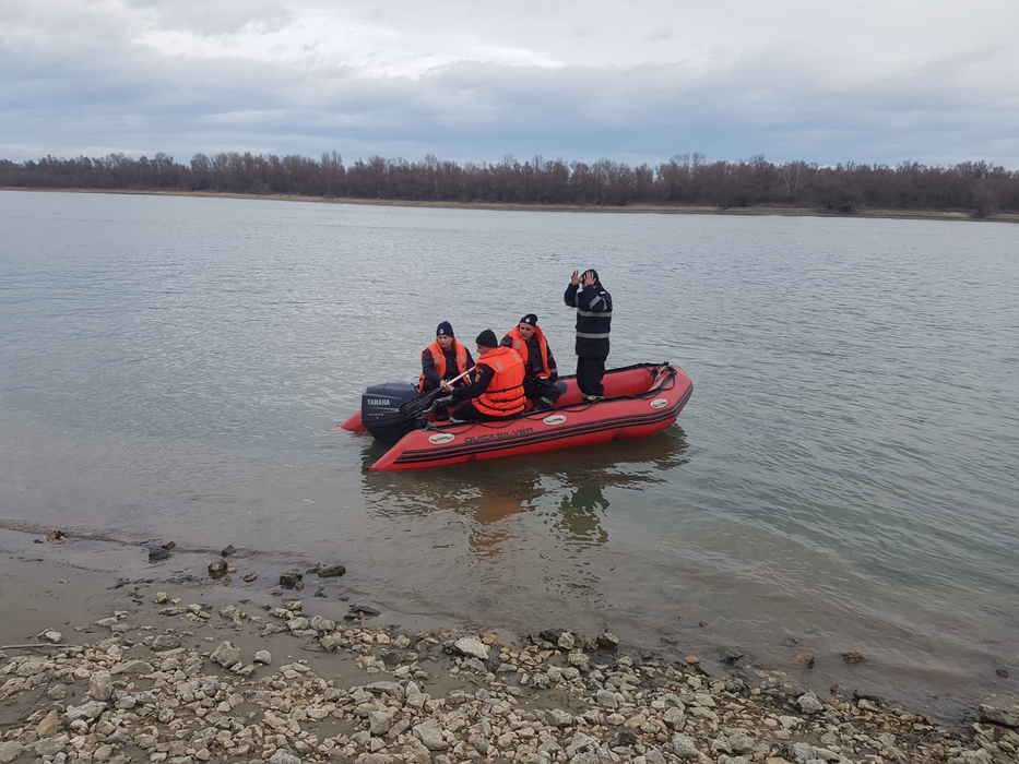 Salvatorii au oprit căutările la lăsarea întunericului