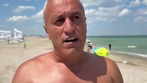 Erou fără ezitare! Un buzoian a intrat în mare și a salvat o fetiță de 11 ani