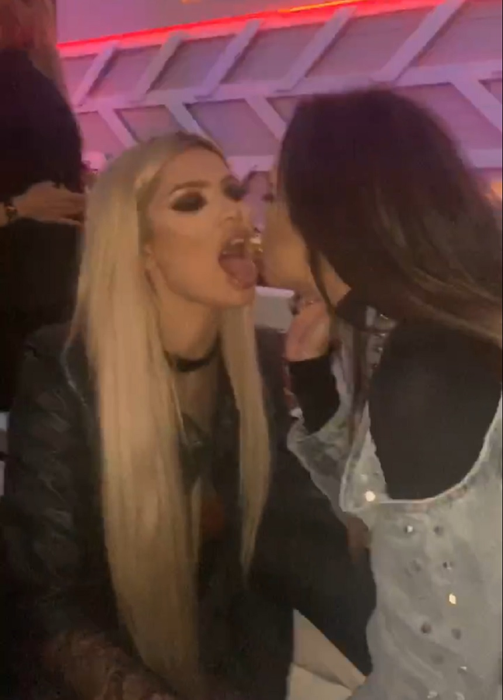 ”Puștoaica lui Bote”, scene fierbinți în club cu o femeie