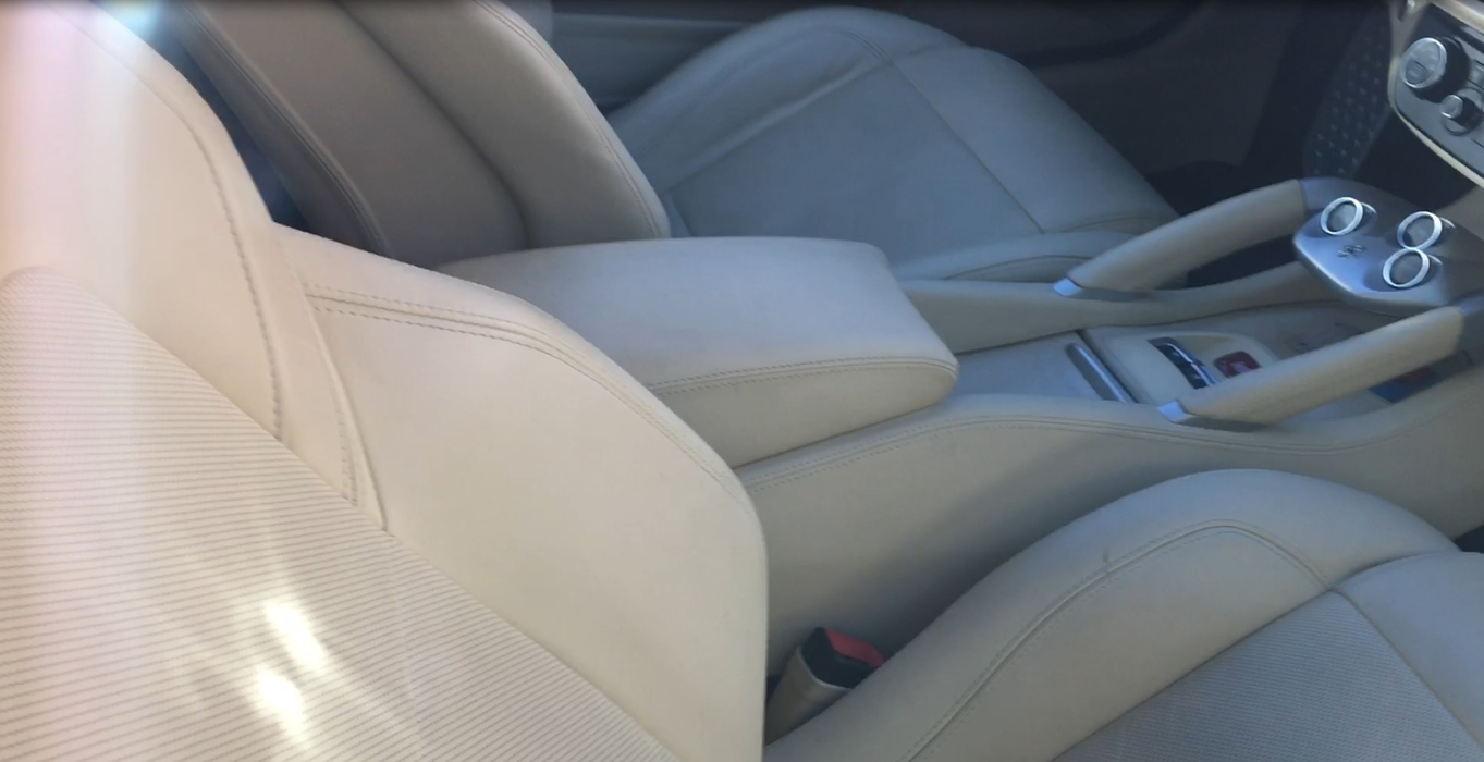 Aşa arată interiorul bijuteriei pe patru roţi, în valoare de un sfert de milion de euro