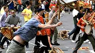 Huliganii englezi vor participa la un miting antimusulman in Olanda!