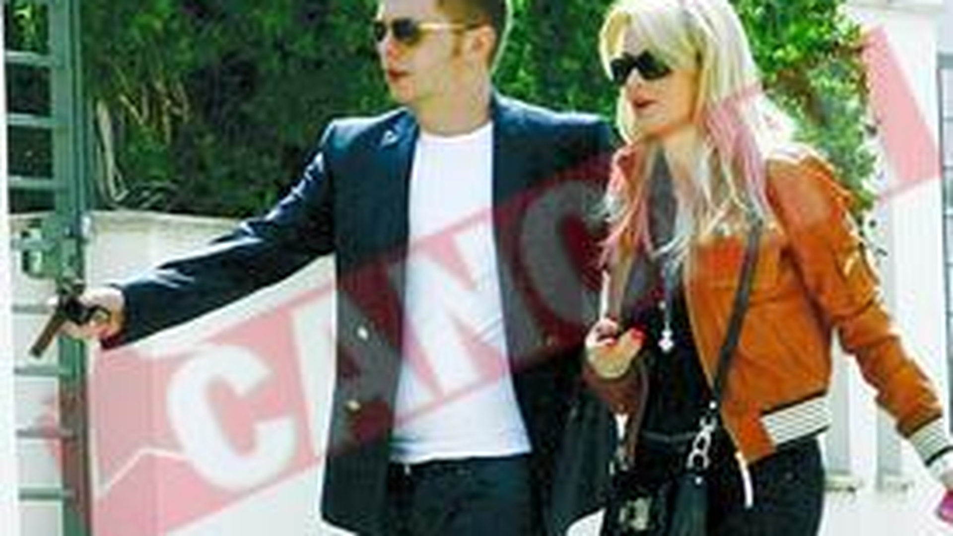 Codin a dus-o pe Alina la teatru in parc