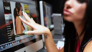 De la cafenele, la videochat! Cum a reușit Claudia să se îmbogățească în pandemie, după ce s-a angajat în domeniul pentru adulți: „Nu mi-e jenă”