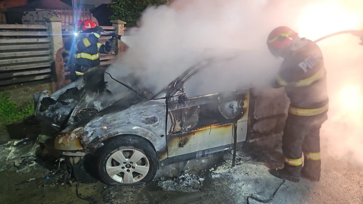 Tragedie cumplită în Vrancea. Alex și Miruna au murit în mașina care a luat foc după impact