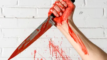 O eleva de liceu si-a injunghiat colega dupa ce a batut-o cu bata