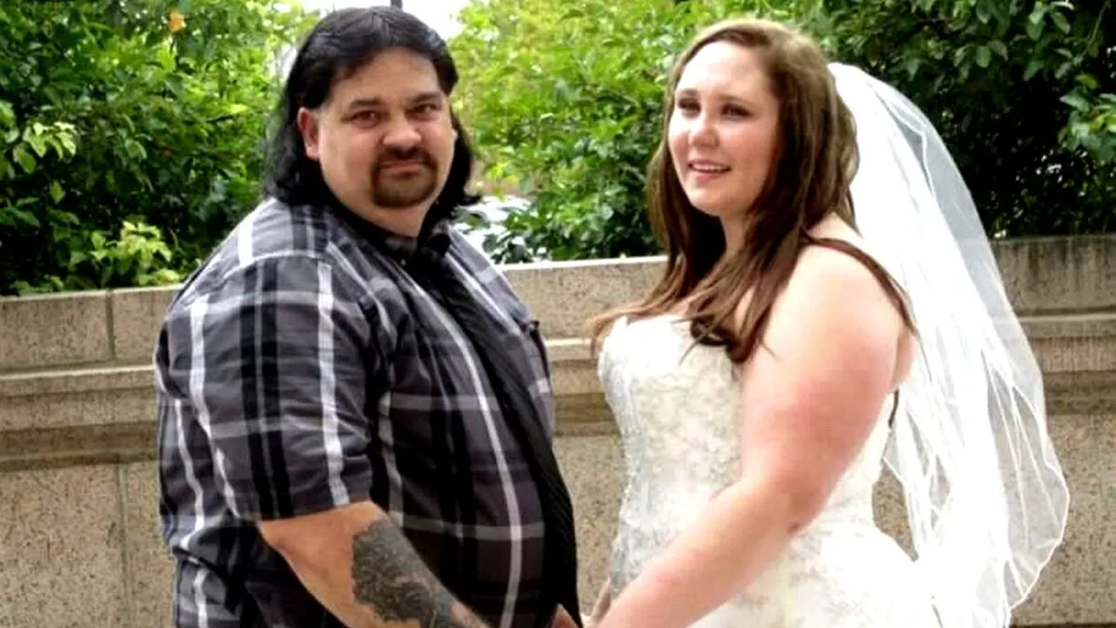 Un bărbat de 51 de ani s-a însurat cu fosta iubită a fiului său, pe care a cunoscut-o când avea doar 11 ani