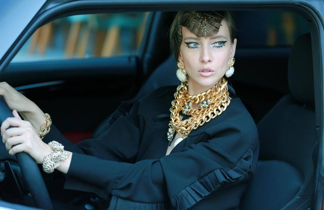 Iulia Albu n-a trăit numai în puf! Vedeta a avut probleme financiare chiar după divorț