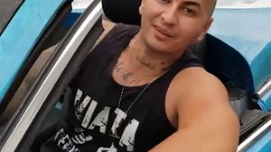Asta este ultima fiţă la Mamaia. BMW cu... jacuzzi pentru domnişoare. Cum arată bolidul
