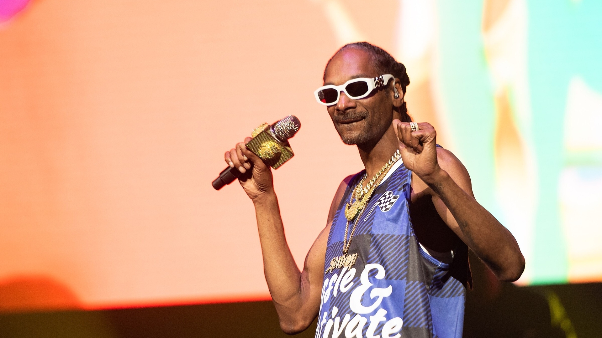 Snoop Dogg s-a filmat pe ritmuri de manele și a postat clipul pe contul lui cu 55 de milioane de urmăritori