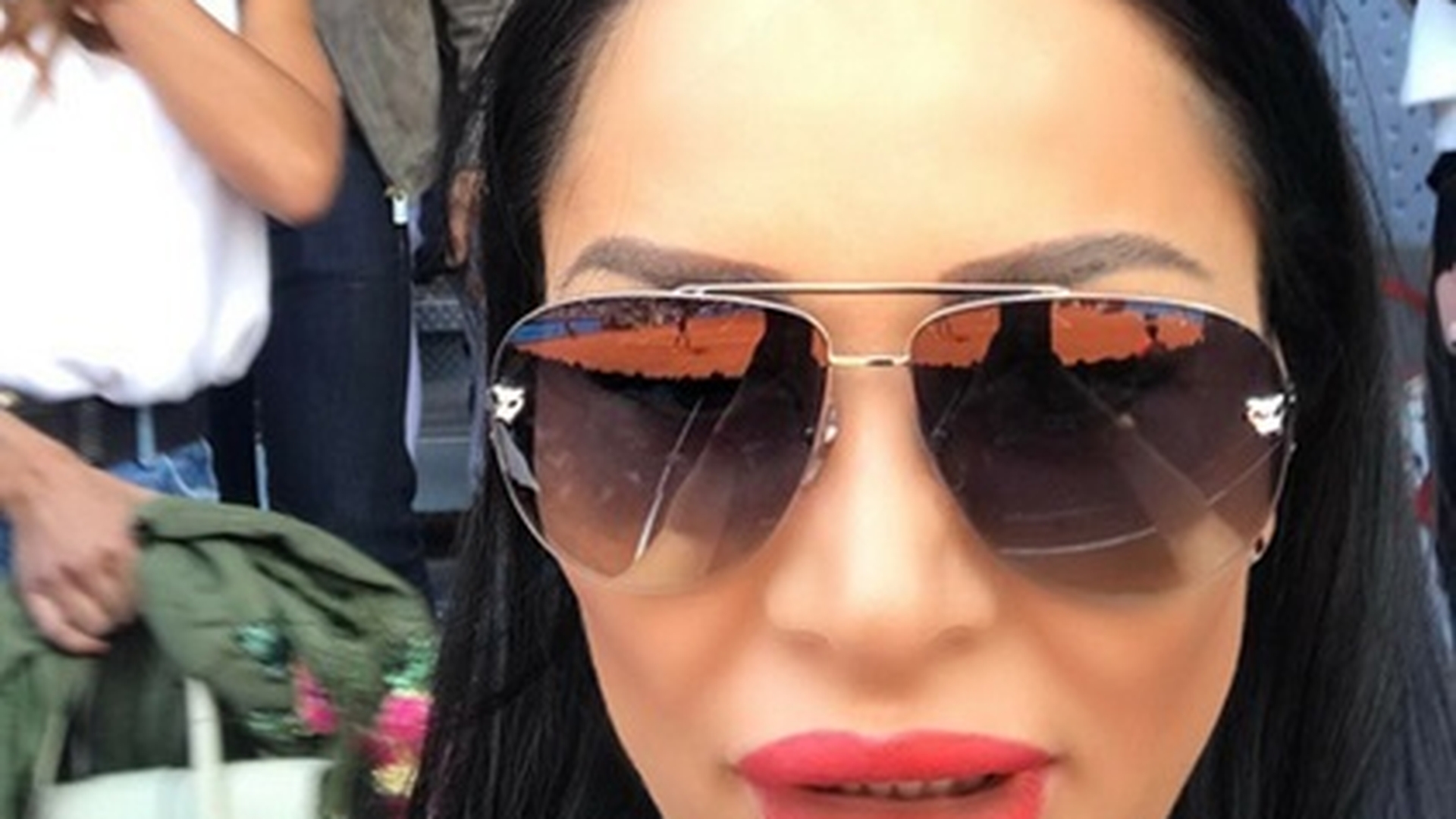 Surprize, surprize cu Brigitte! Soţia lui Ilie Năstase şi-a făcut un selfie, dar nici nu a văzut ce mega-star era în spatele ei