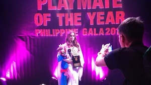 Rellys nu a castigat titlul de Playmate of the Year, dar vine acasa cu doua mari premii. Vezi cu ce se lauda "iepurasul" sexy