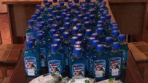 Polițiștii i-au prins! Ce era, de fapt, în sticlele de spirt pe care le vindea o farmacie din Constanța