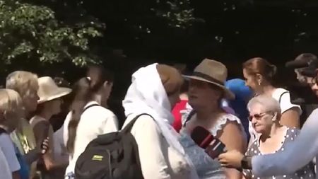 Procesiunea pentru praznicul Adormirii Maicii Domnului a adunat zeci de oameni din toate colțurile țării! Gherla este „inundată”