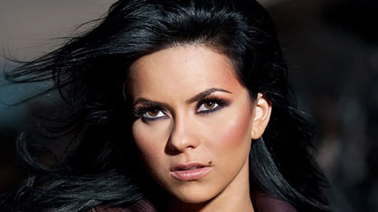 Buna dimineata, Tokyo Asta este cea mai tare fotografie in care Inna apare fara pic de machiaj! Doar iubitul ei o mai vede asa