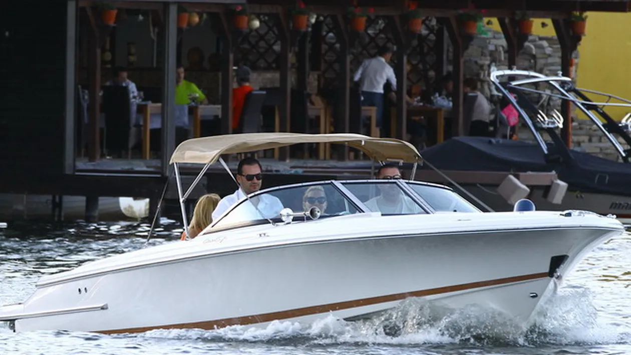 Tanasescu Jr. si-a scos “bijuteria” de 70.000 pe lacul Snagov! Uite cum a stapanit ambarcatiunea!