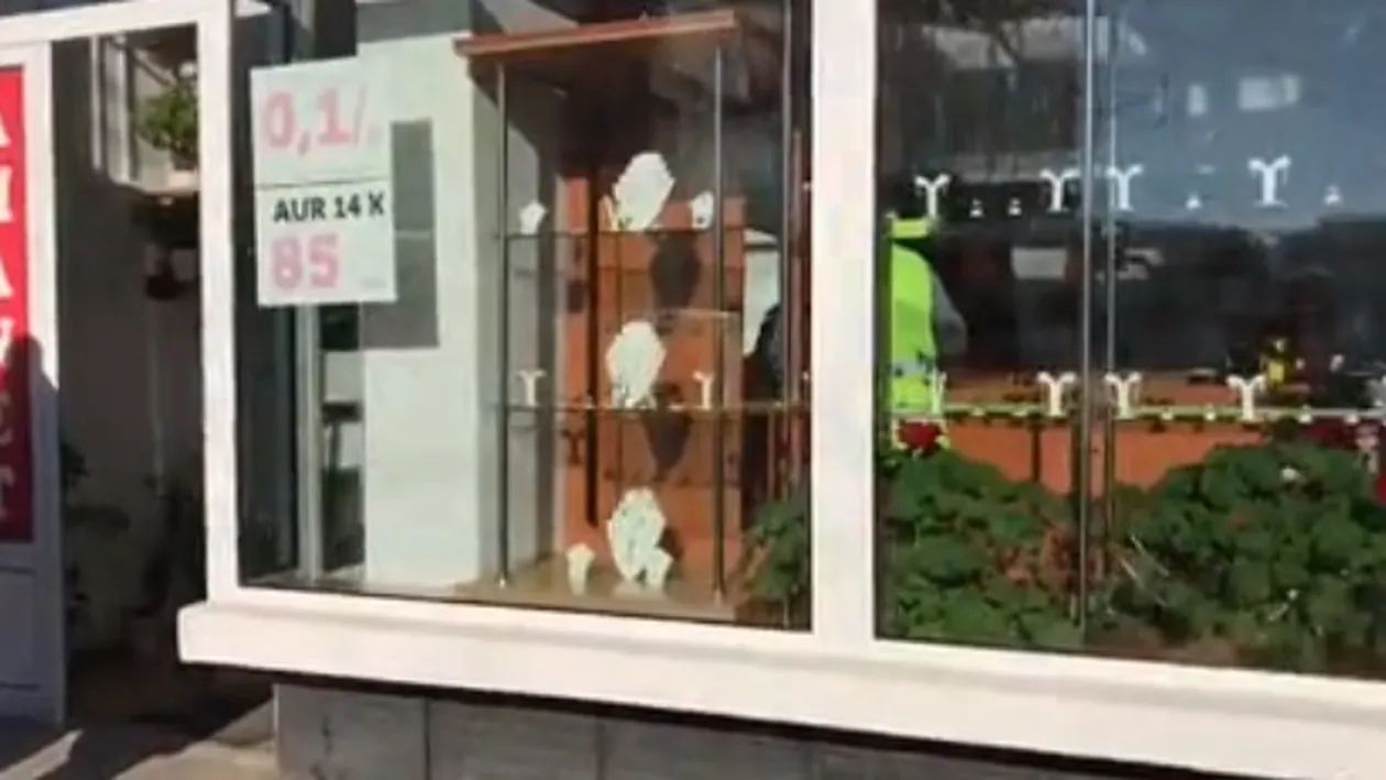 Jaf la un amanet din Ploiești. Hoțul a reușit să fugă cu bijuterii din aur