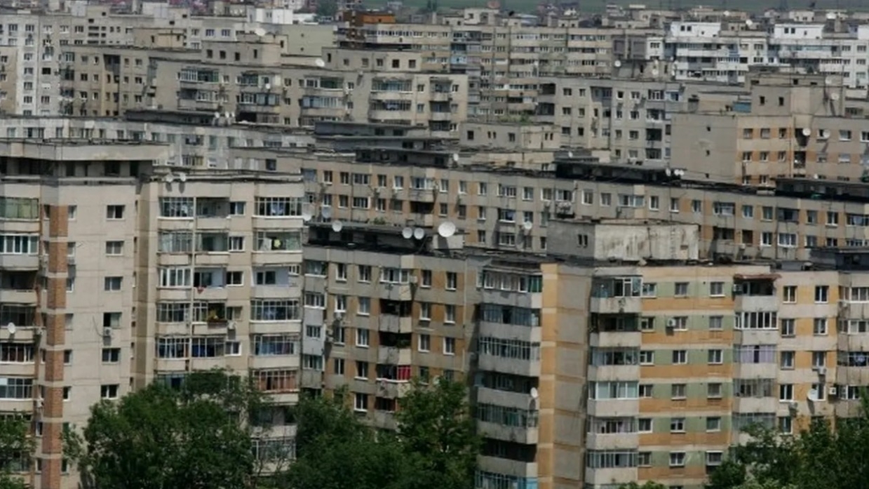 Orașul din România unde o garsonieră se vinde cu doar 13.000 de euro. A fost scoasă la licitație de ANAF
