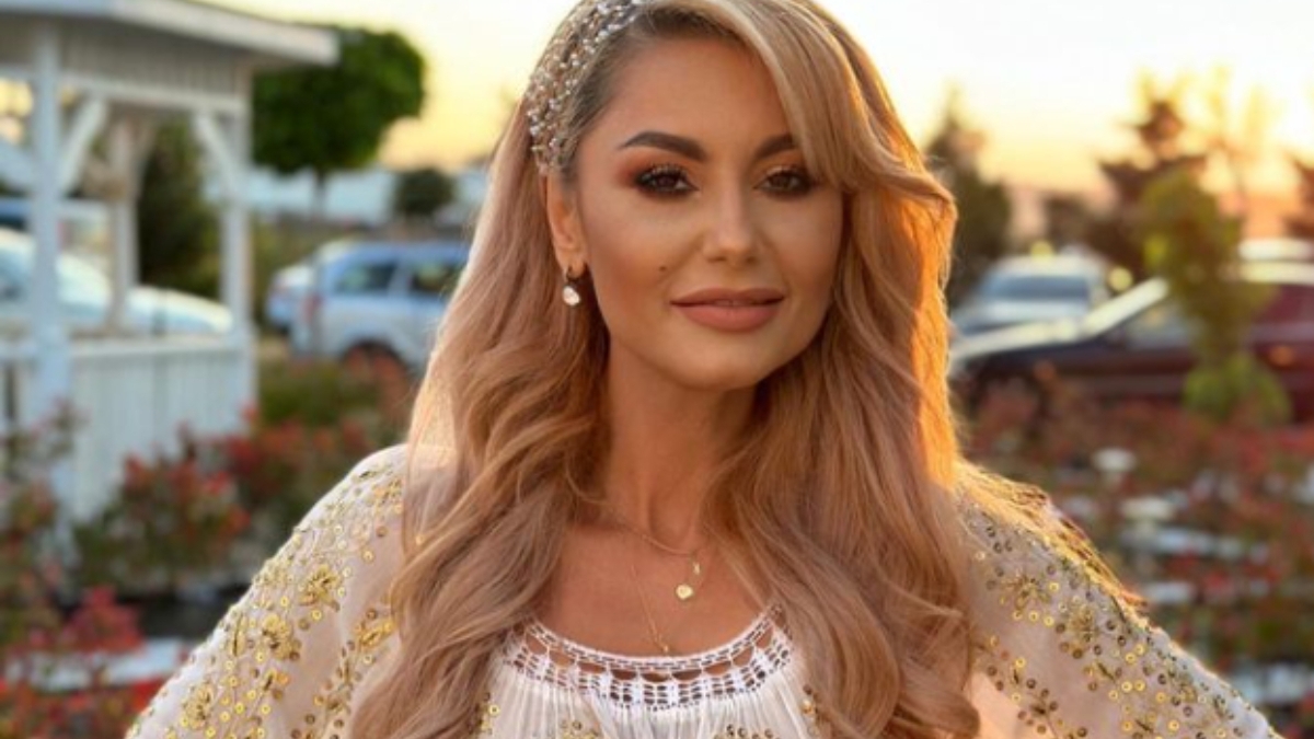 Imaginea cu Emilia Ghinescu care a generat un val de critici, după ce a ieșit dintr-o relație de 13 ani. Cum s-a fotografiat artista la mănăstire
