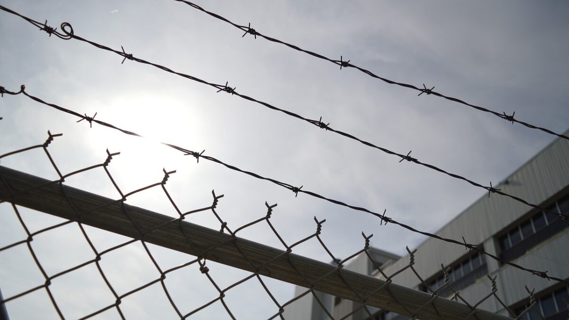 Este alertă în penitenciare! Polițiștii refuză să mai păzească deținuții. Ce le cer șefilor din Guvern
