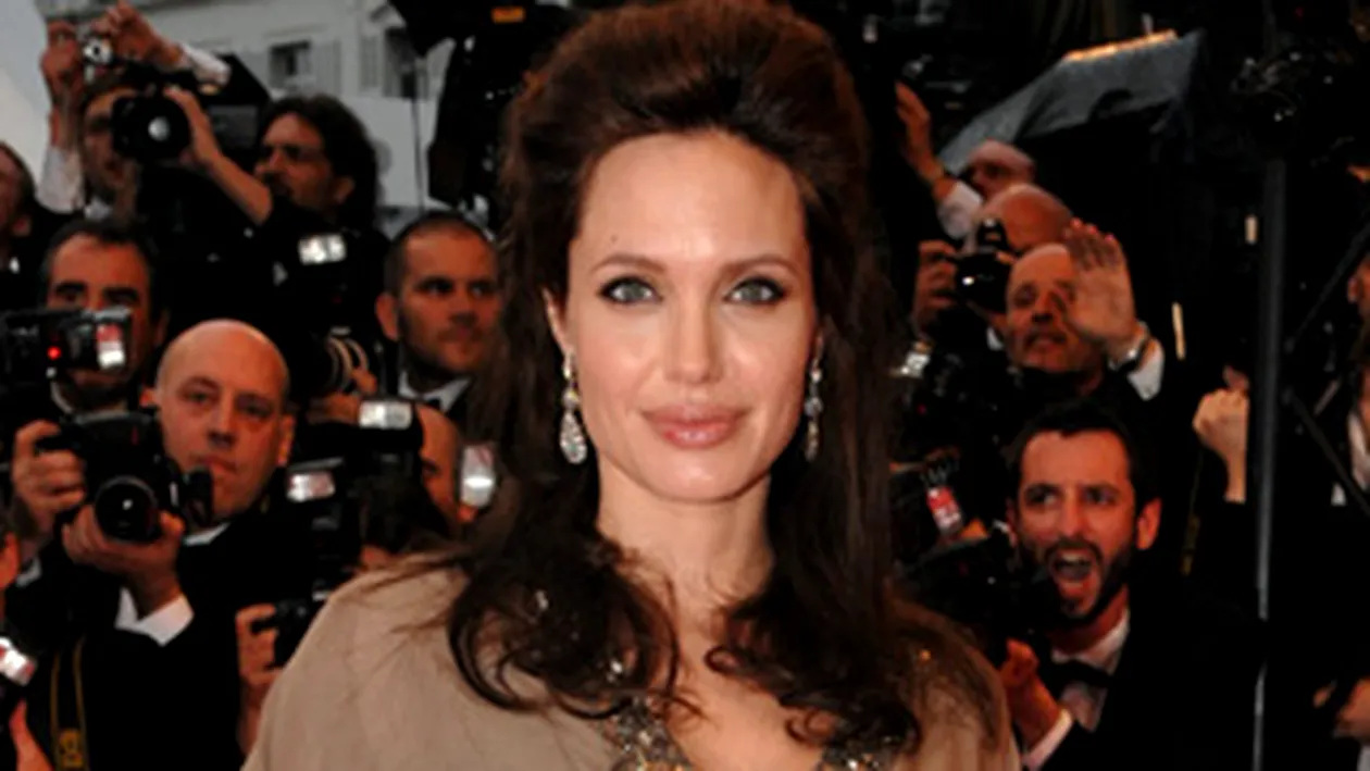 Angelina Jolie isi cauta perechea!