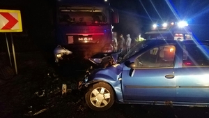 Grav accident de circulație în județul Cluj. Mașina condusă de o femeie însărcinată s-a izbit violent de un autotren